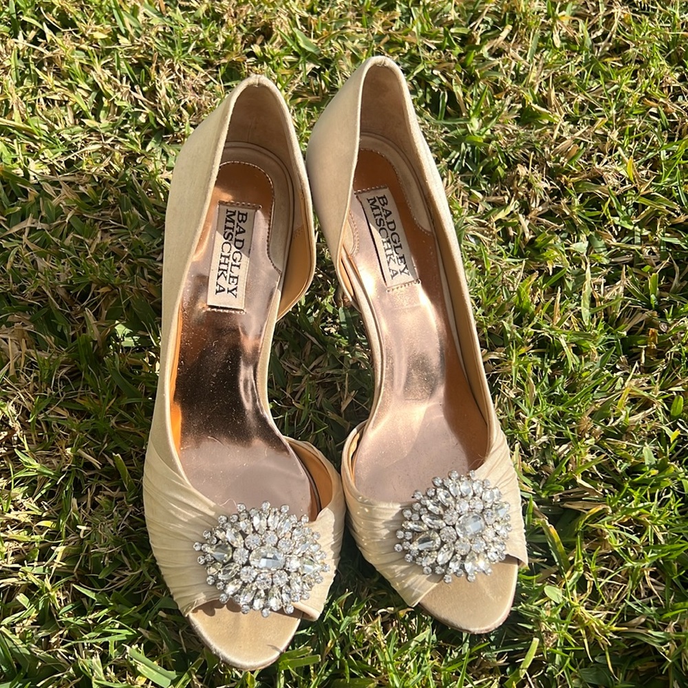 Badgley Misckha gold champagne heels sandals size 7